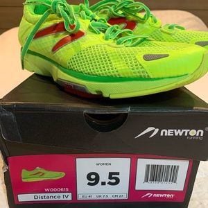 NEWTON WOMAN’S DISTANCE IV